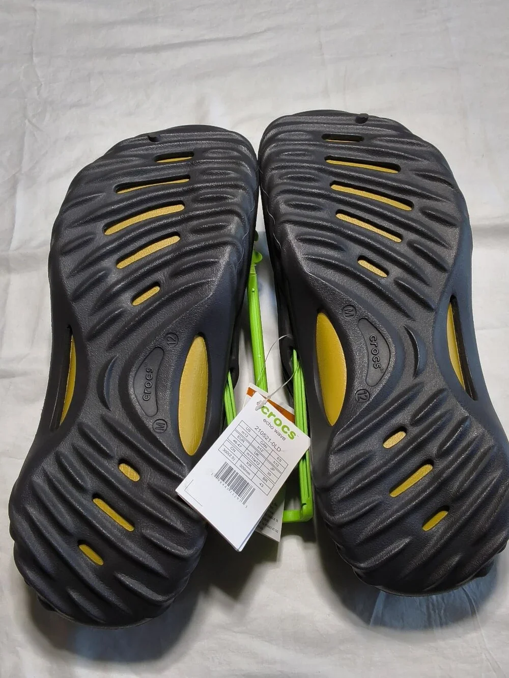 Crocs Echo Wave Black Sand 210521-0LD Men size -12 New Sandals Slippers Comfort